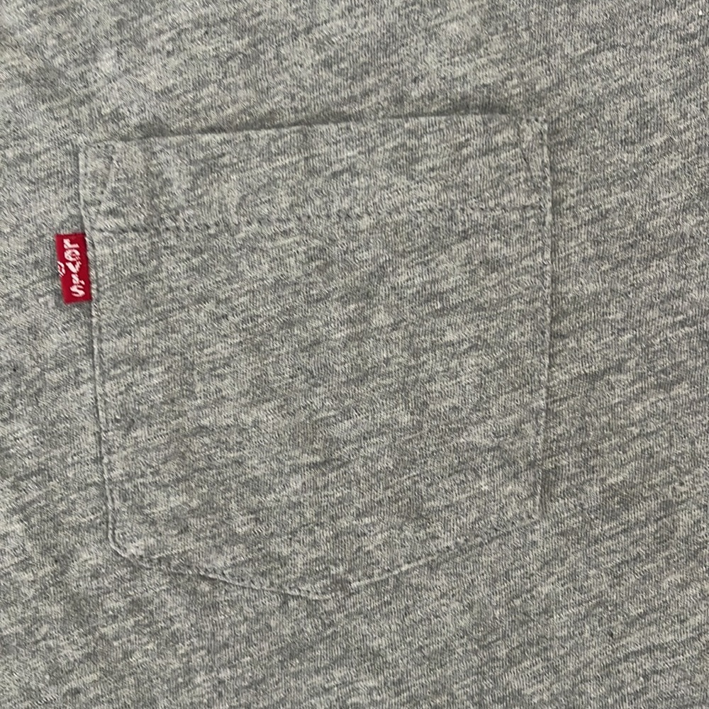 Levi’s basic tee - Picture 3 of 3